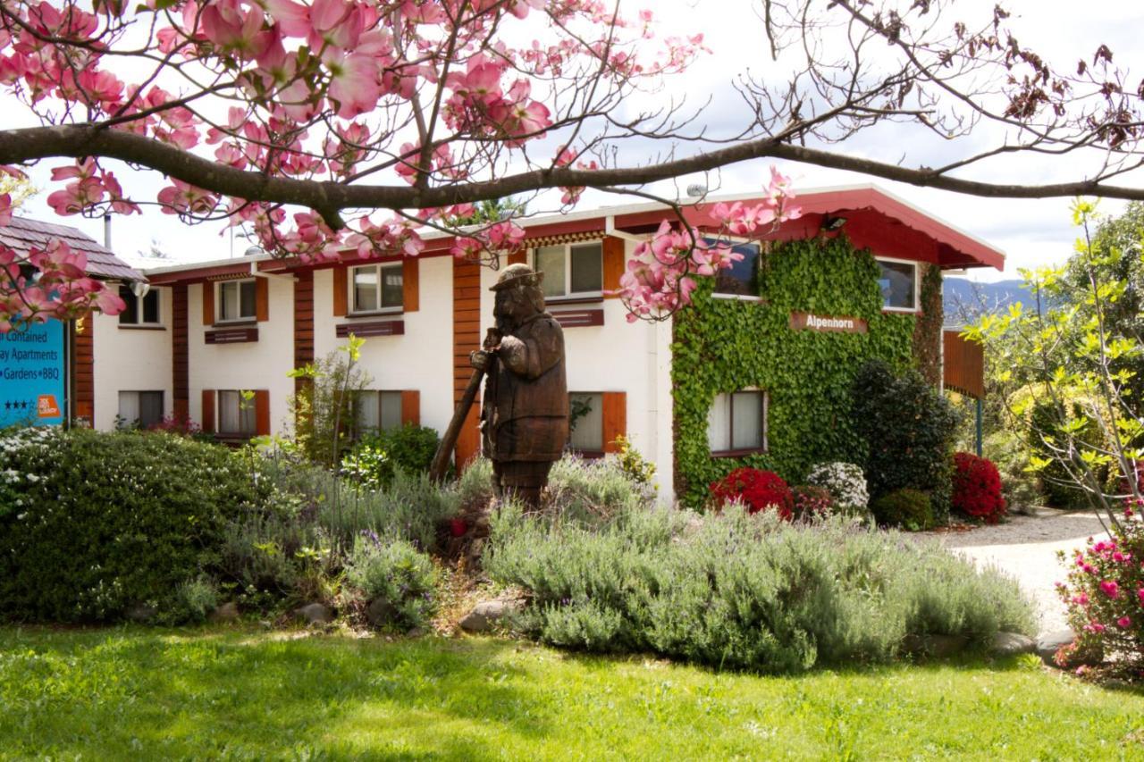 Alpenhorn Holiday Units Mount Beauty Exterior photo